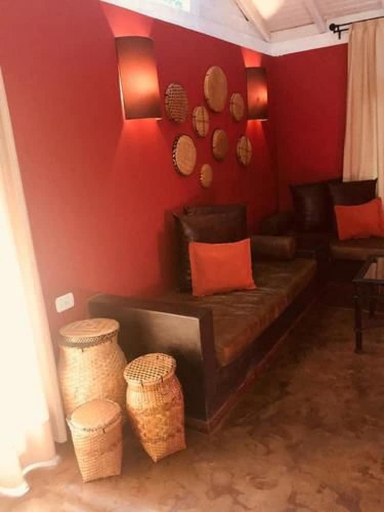 Raices Amambai Lodges Puerto Iguazú Buitenkant foto