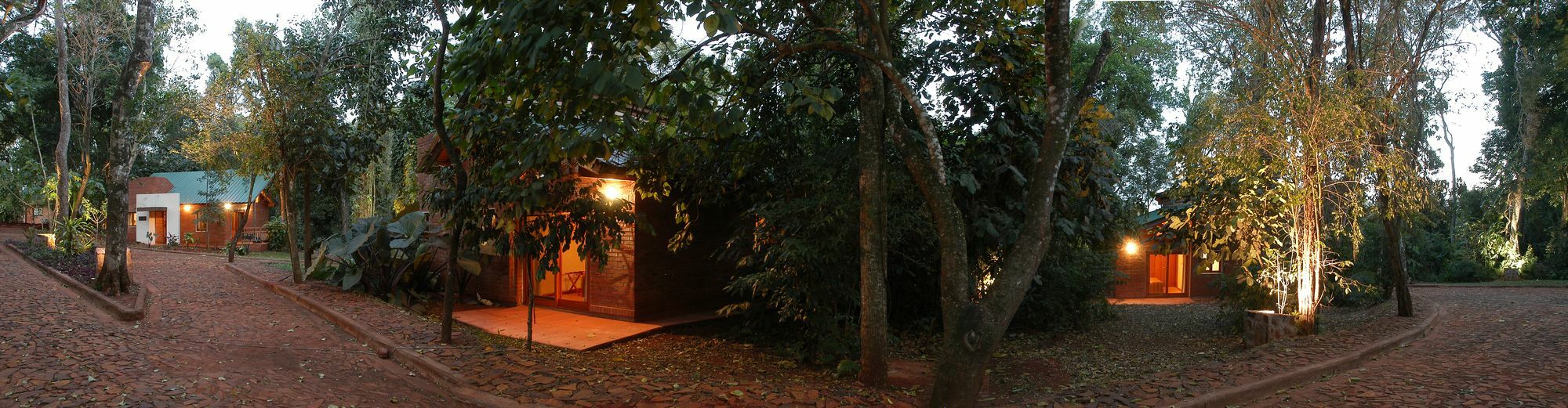 Raices Amambai Lodges Puerto Iguazú Buitenkant foto